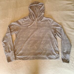 Vuori Women's Halo Essential Hoodie Size XXL Light Gray Camo